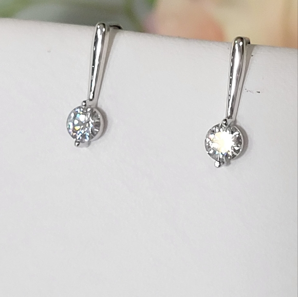 GENUINE GRA CERTIFIED MOISSONITE EARRINGS 1cwt 925 sterling silver - Picture 3 of 16